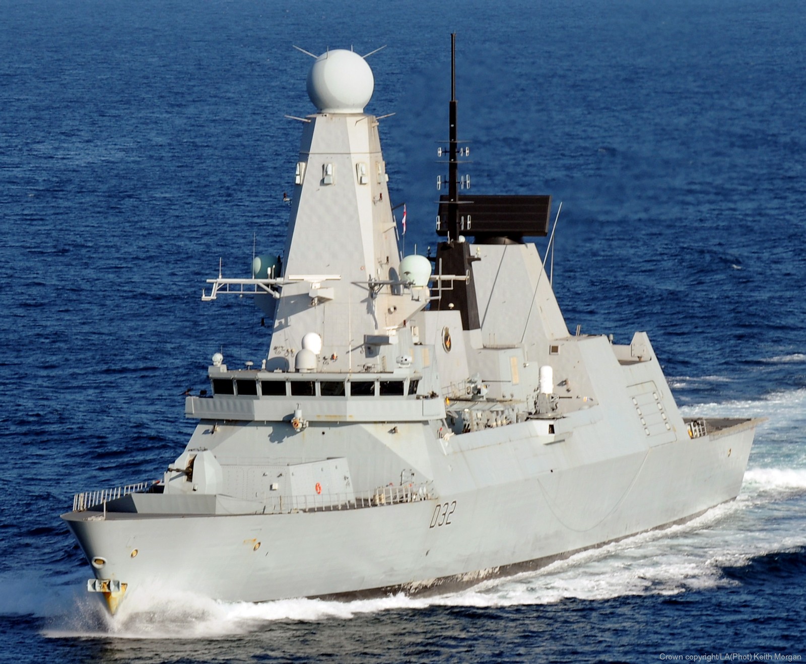 hms daring d-32 type 45 class guided missile destroyer royal navy sea viper paams 21