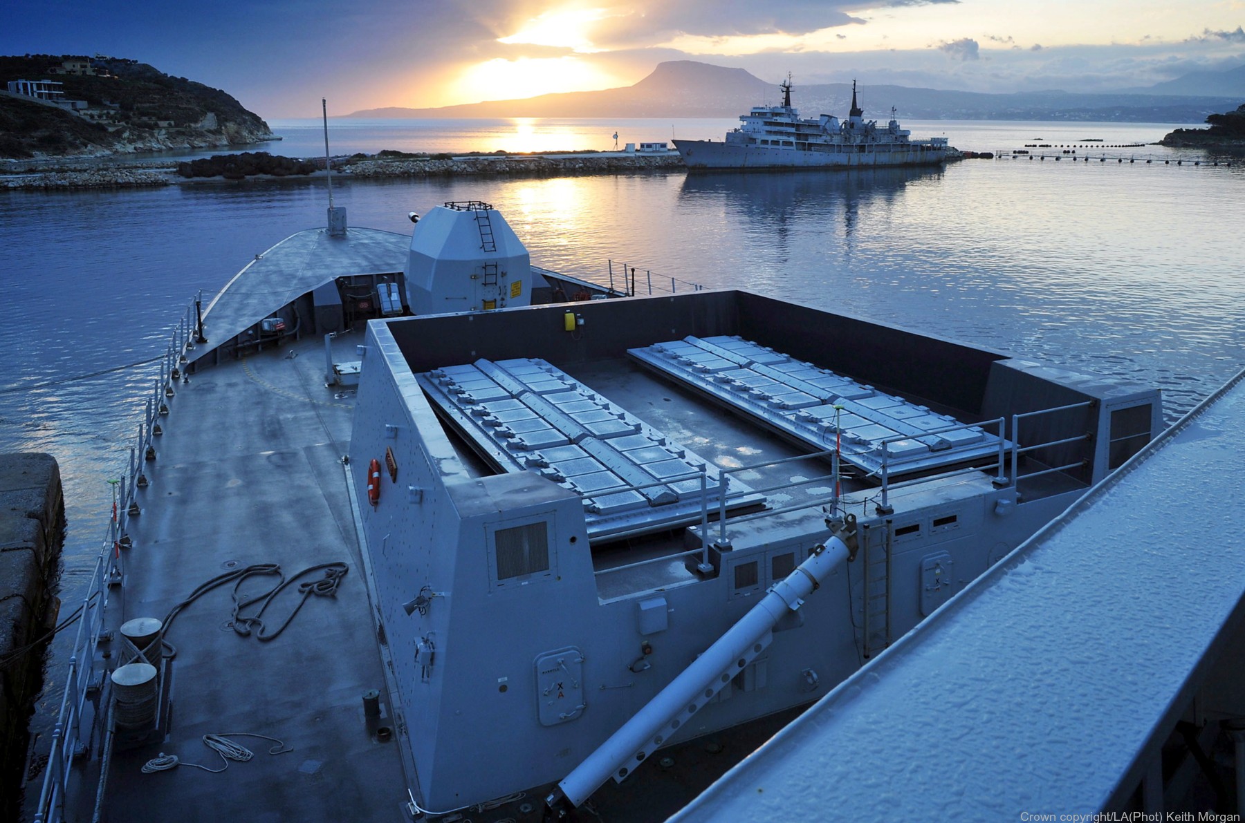 hms daring d-32 type 45 class guided missile destroyer royal navy sea viper paams 23