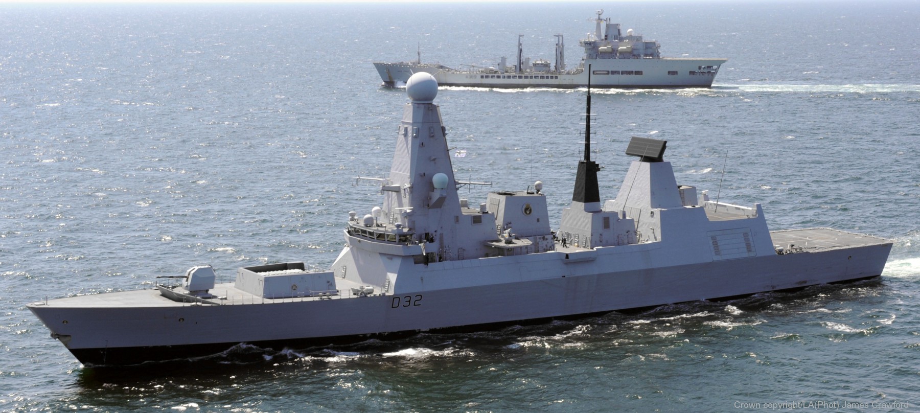 hms daring d-32 type 45 class guided missile destroyer royal navy sea viper paams 33