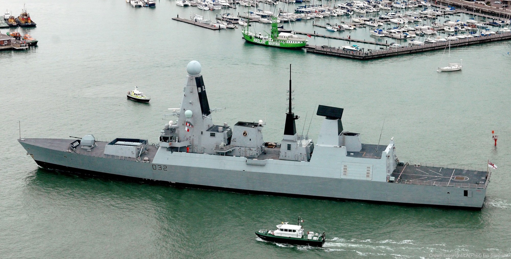 hms daring d-32 type 45 class guided missile destroyer royal navy sea viper paams 35