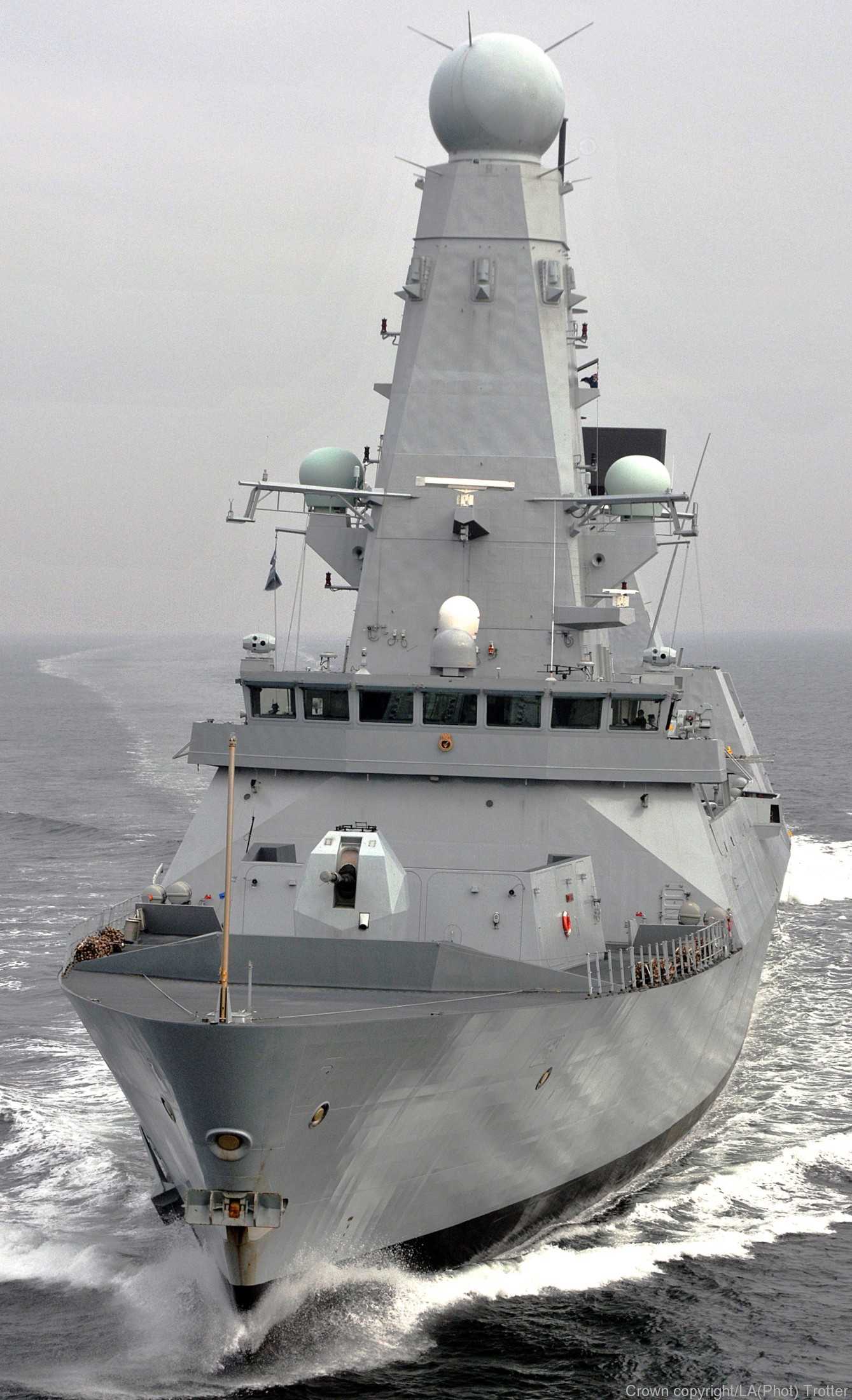 hms daring d-32 type 45 class guided missile destroyer royal navy sea viper paams 39