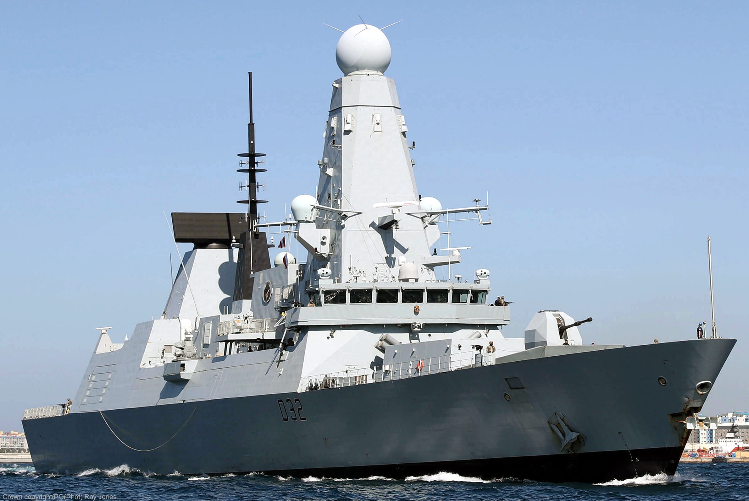 hms daring d-32 type 45 class guided missile destroyer royal navy sea viper paams 42