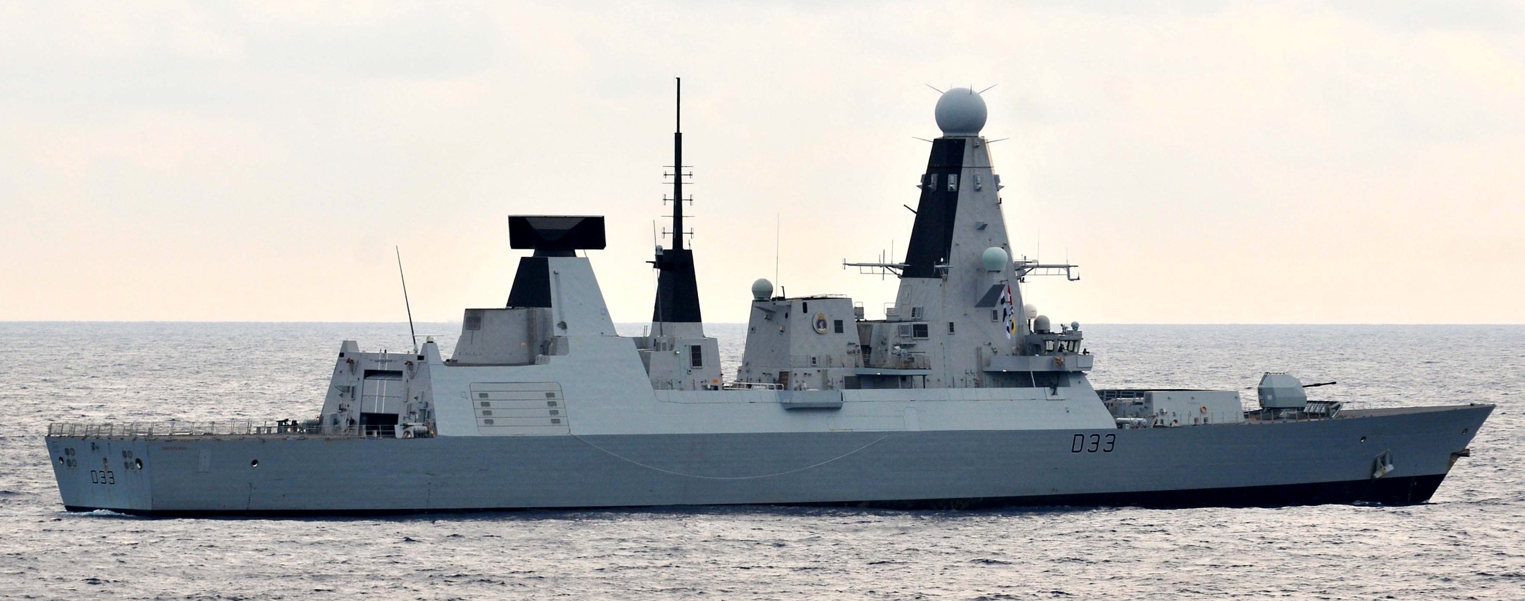 hms dauntless d-33 type 45 daring class guided missile destroyer royal navy sea viper paams 05