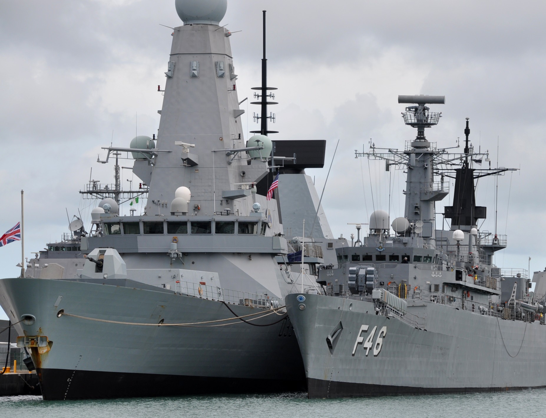 hms dauntless d-33 type 45 daring class guided missile destroyer royal navy sea viper paams 07