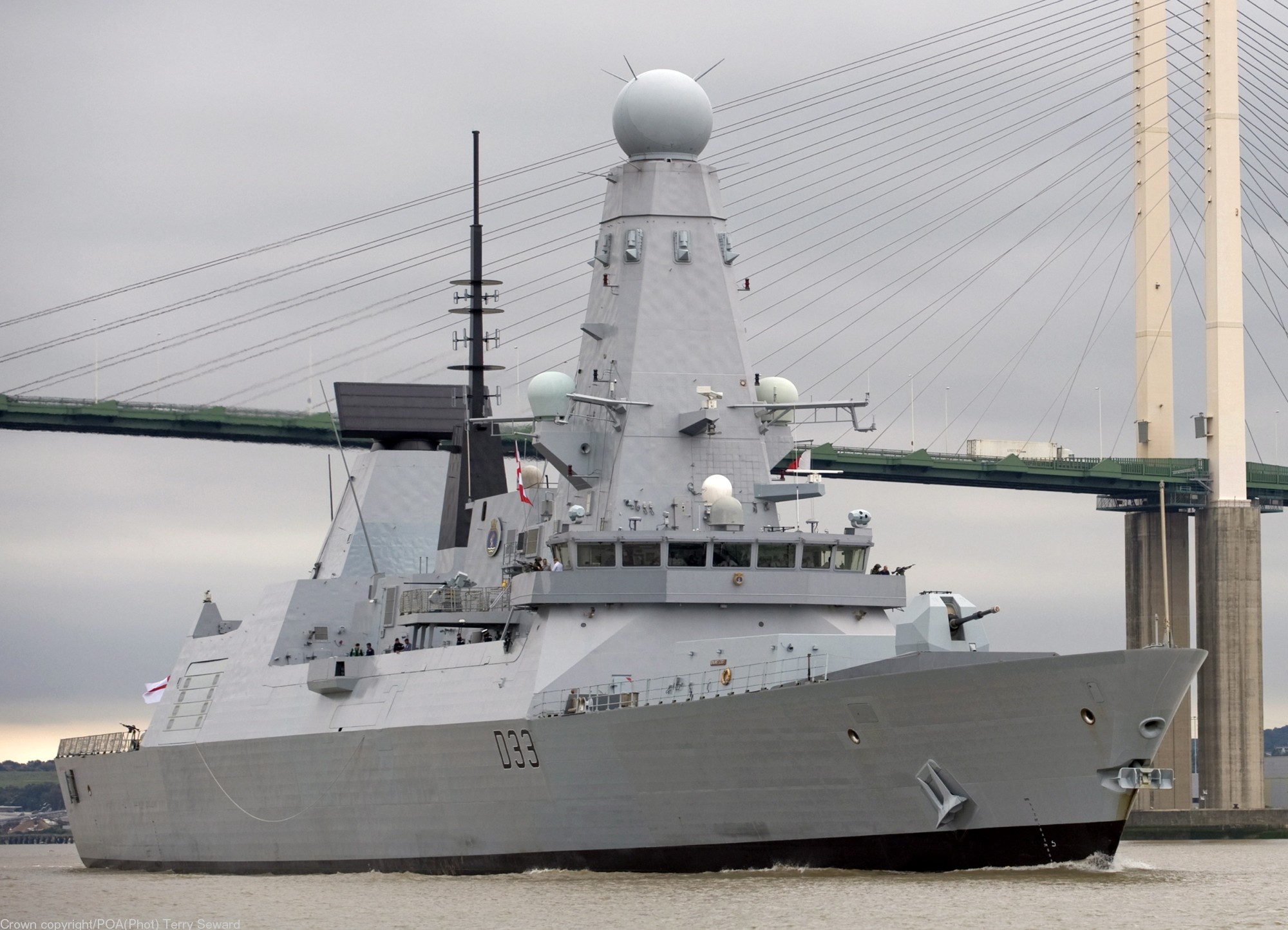 hms dauntless d-33 type 45 daring class guided missile destroyer royal navy sea viper paams 13