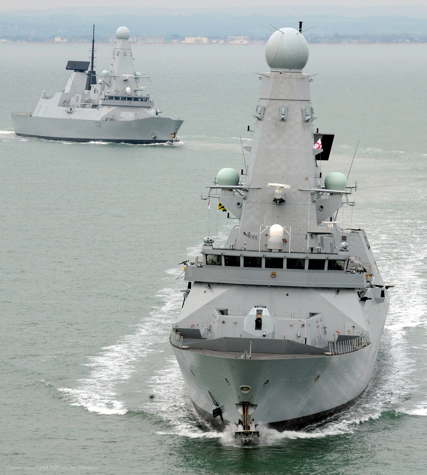 hms dauntless d-33 type 45 daring class guided missile destroyer royal navy sea viper paams 17