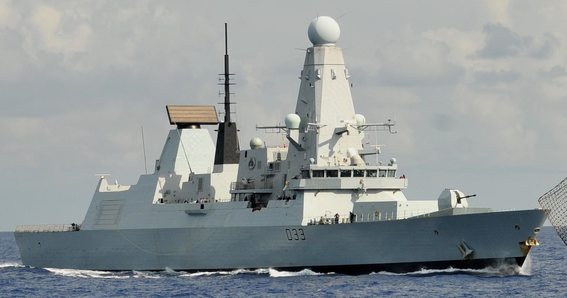 hms dauntless d-33 type 45 daring class guided missile destroyer ddg royal navy sea viper paams 24x bae systems