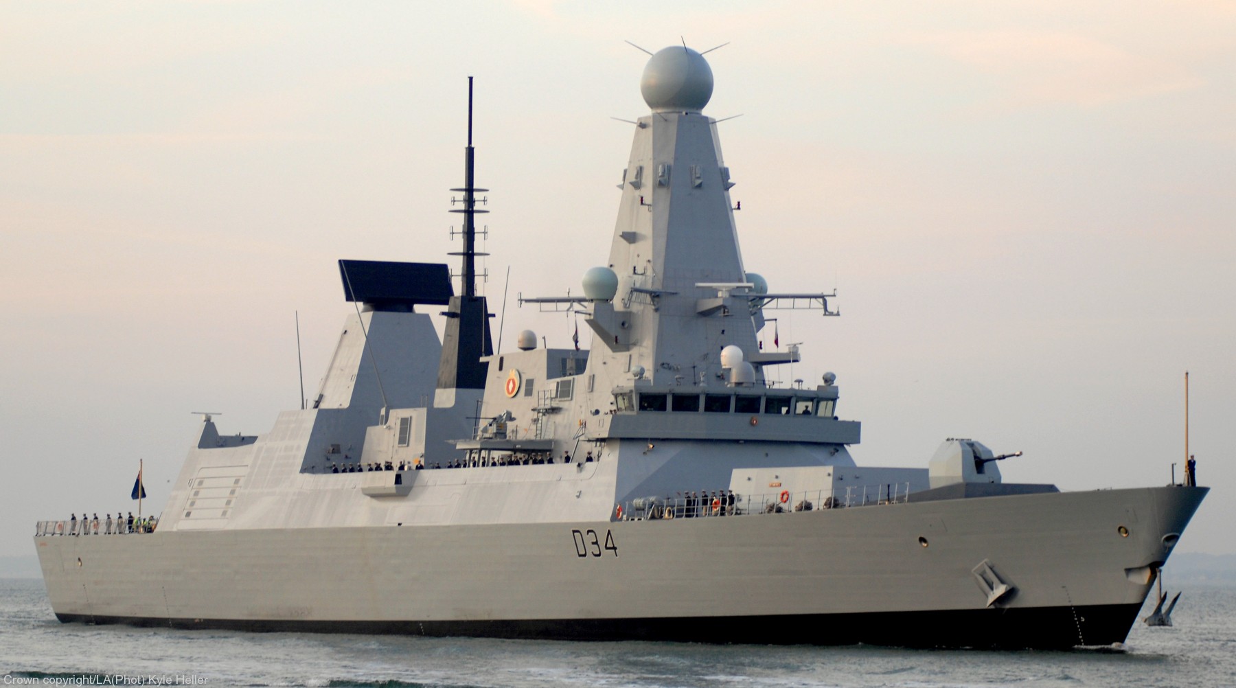 hms diamond d-34 type 45 daring class guided missile destroyer ddg royal navy sea viper paams 22