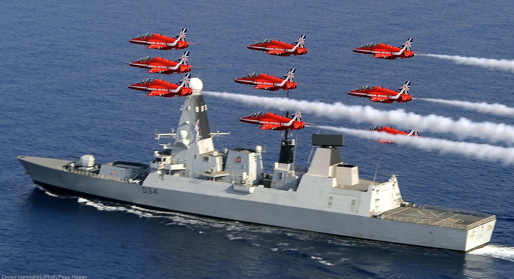 hms diamond d-34 type 45 daring class guided missile destroyer ddg royal navy sea viper paams 34 red arrows