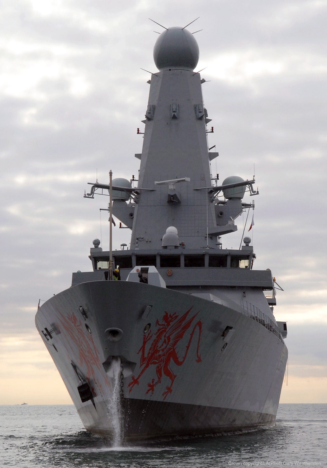 hms dragon d-35 type 45 daring class guided missile destroyer ddg royal navy sea viper paams 10