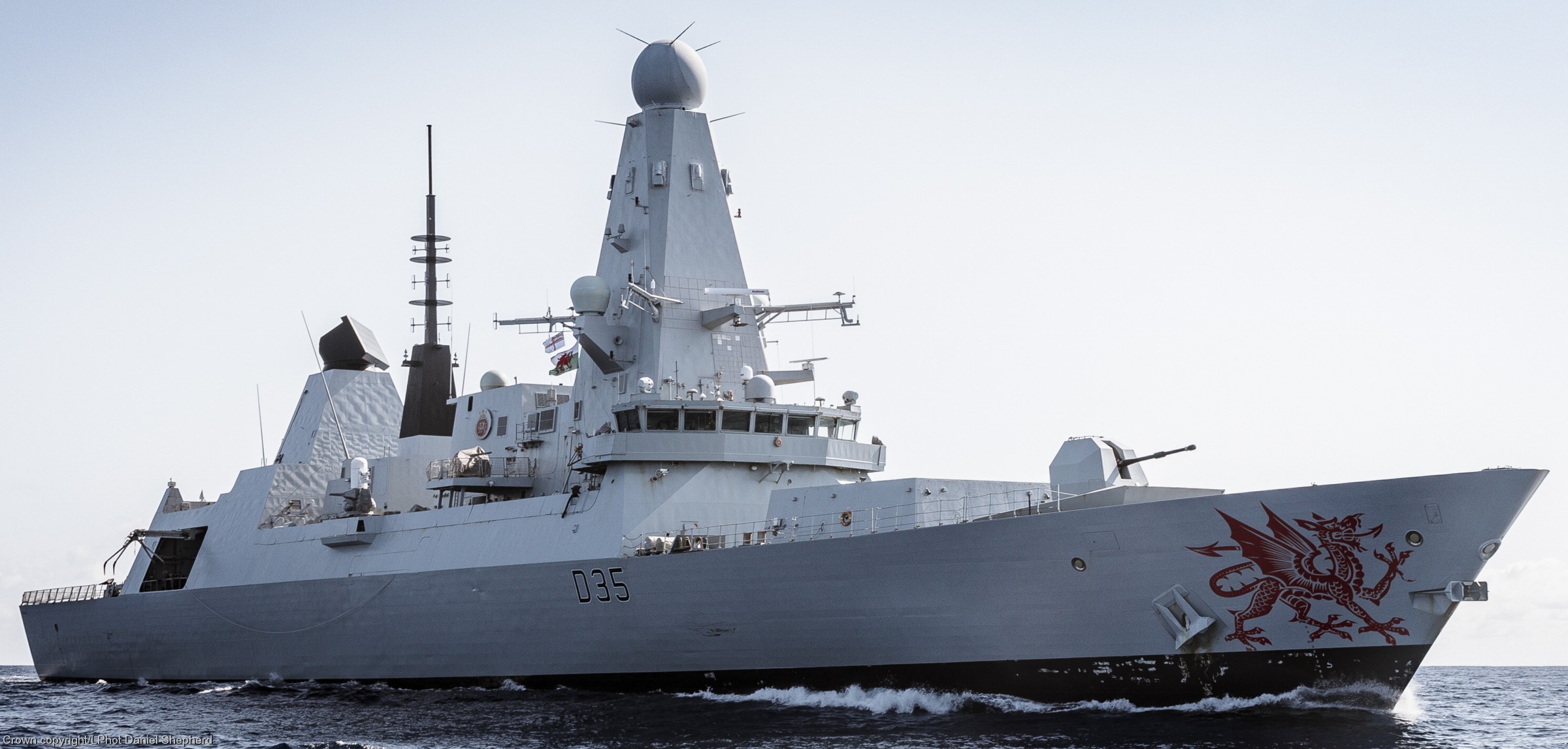 hms dragon d-35 type 45 daring class guided missile destroyer ddg royal navy sea viper paams 35