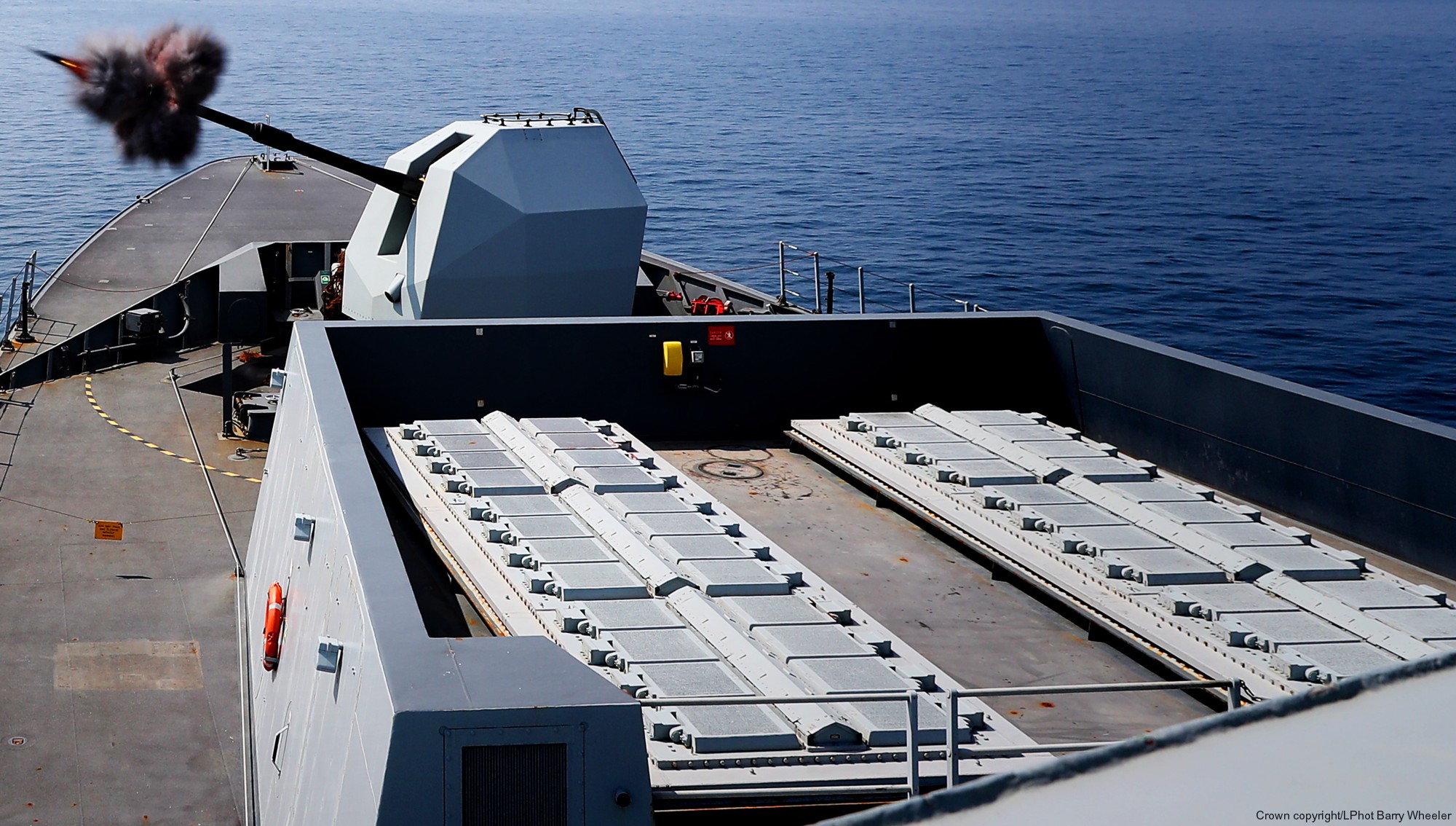 d35 hms dragon d-35 type 45 daring class guided missile destroyer ddg royal navy sea viper paams mark 8 mod.1 gun 36