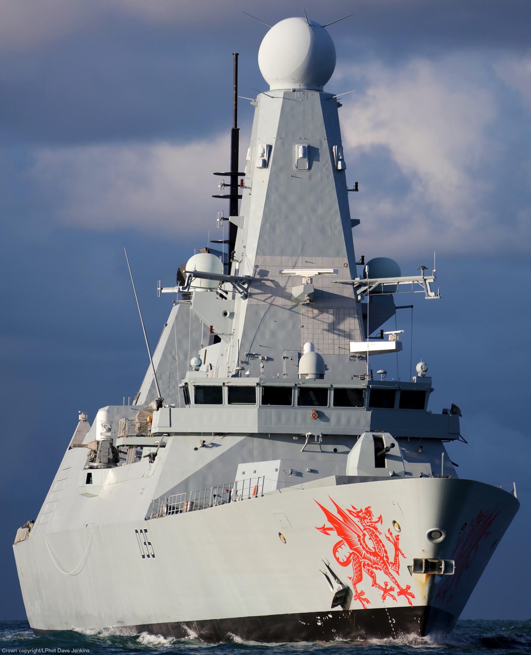d35 hms dragon d-35 type 45 daring class guided missile destroyer ddg royal navy sea viper paams 42
