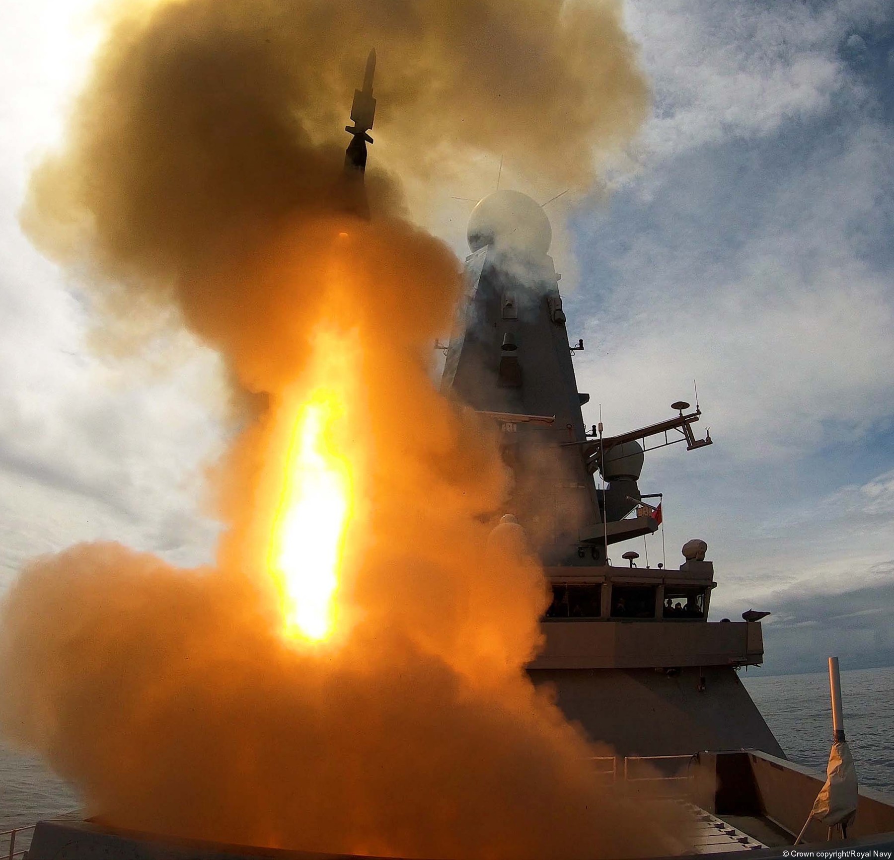 hms dragon d35 type 45 daring class guided missile destroyer aster-30 sam paams sea viper 55