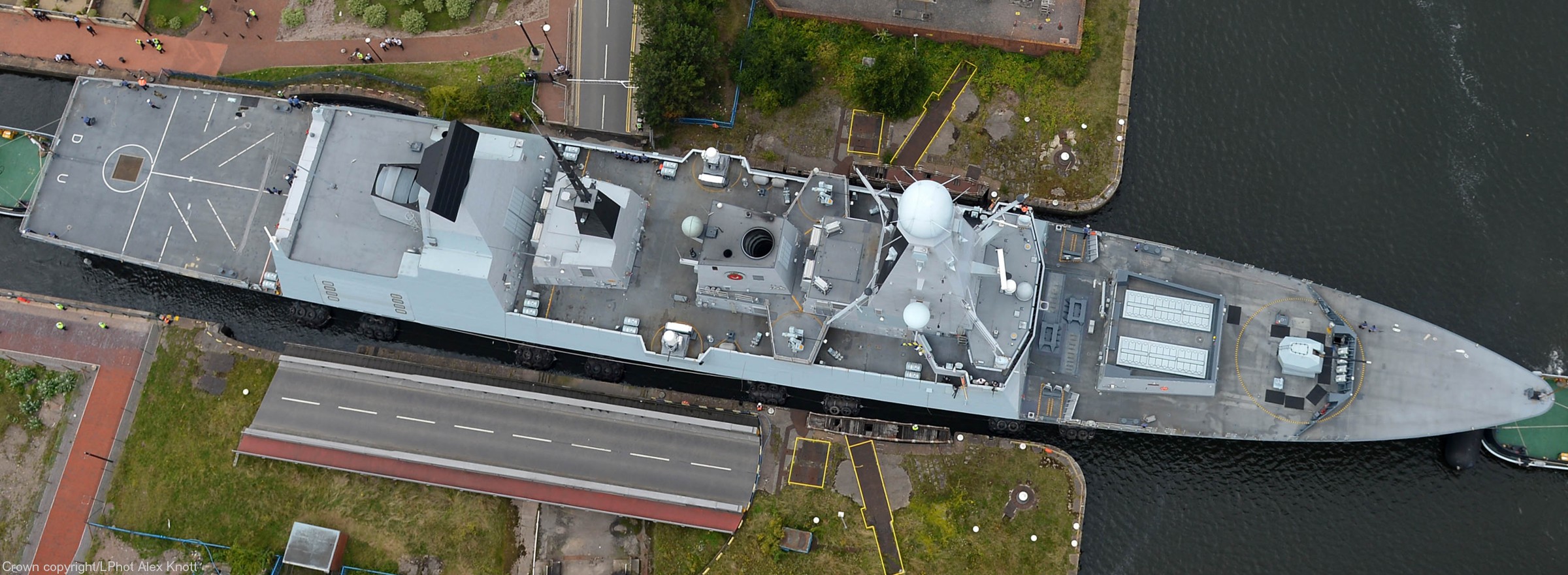 hms duncan d-37 type 45 daring class destroyer royal navy 05