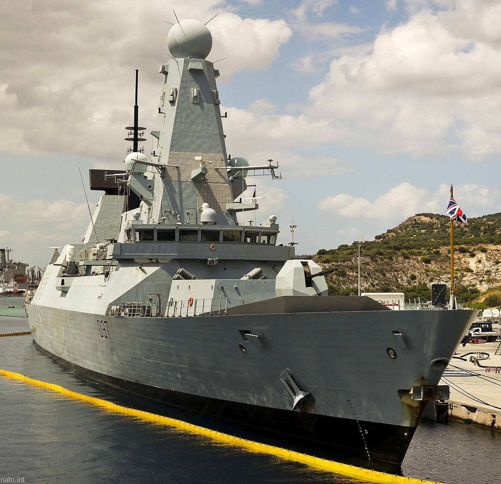 d37 hms duncan d-37 type 45 daring class guided missile destroyer ddg royal navy sea viper 31