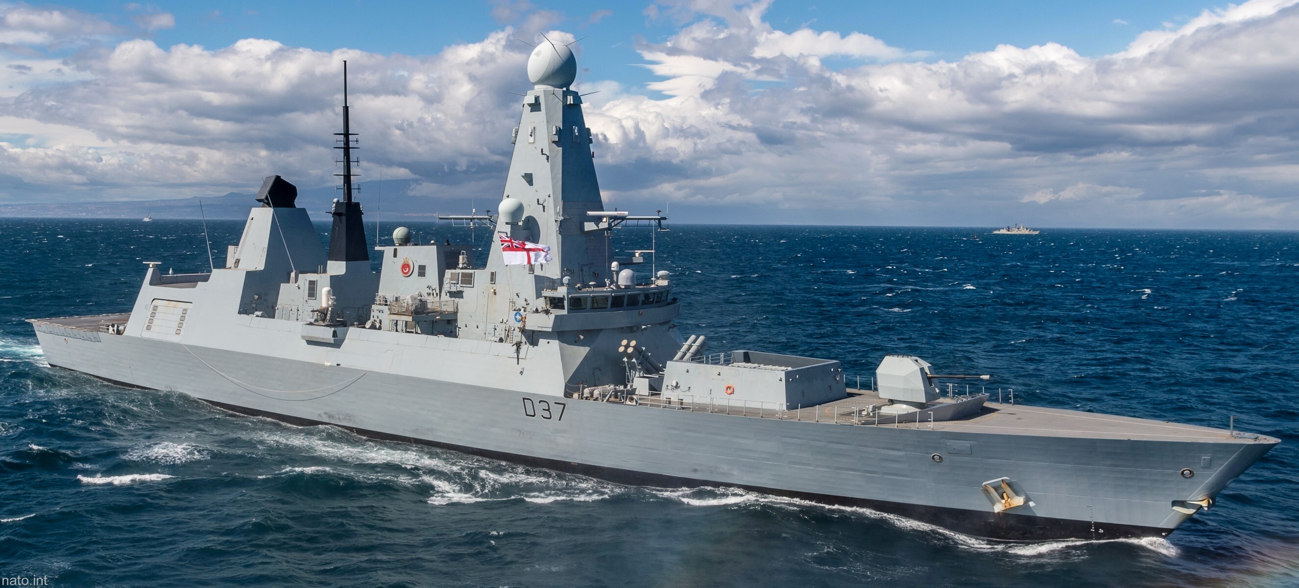 hms duncan d-37 type 45 daring class guided missile destroyer ddg royal navy sea viper paams 35