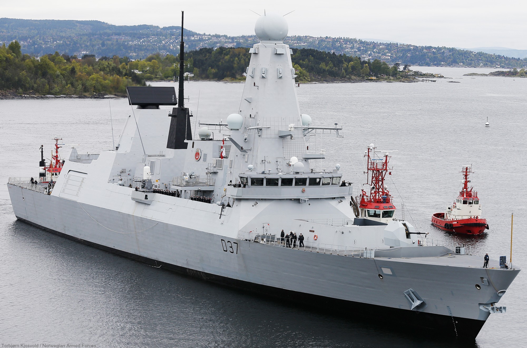 d37 hms duncan d-37 type 45 daring class guided missile destroyer ddg royal navy sea viper 39