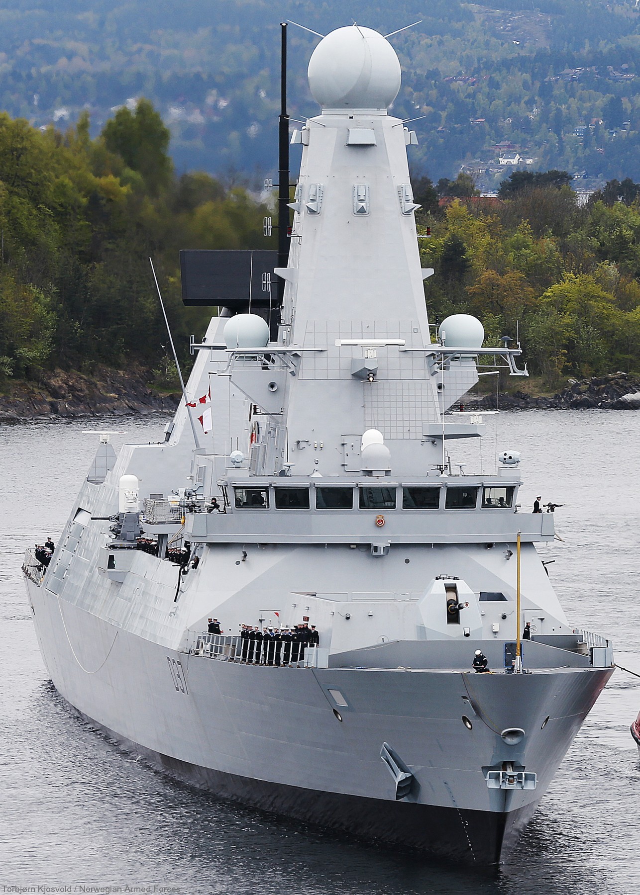 hms duncan d-37 type 45 daring class guided missile destroyer ddg royal navy sea viper paams 40