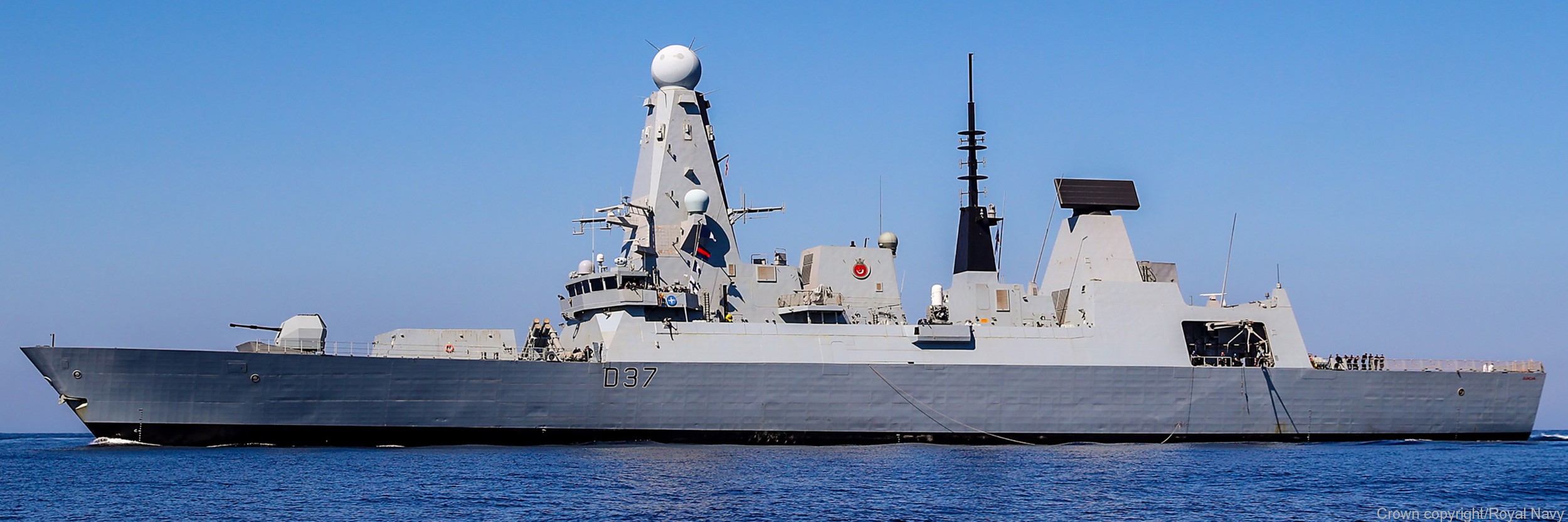d37 hms duncan d-37 type 45 daring class guided missile destroyer ddg royal navy sea viper 46