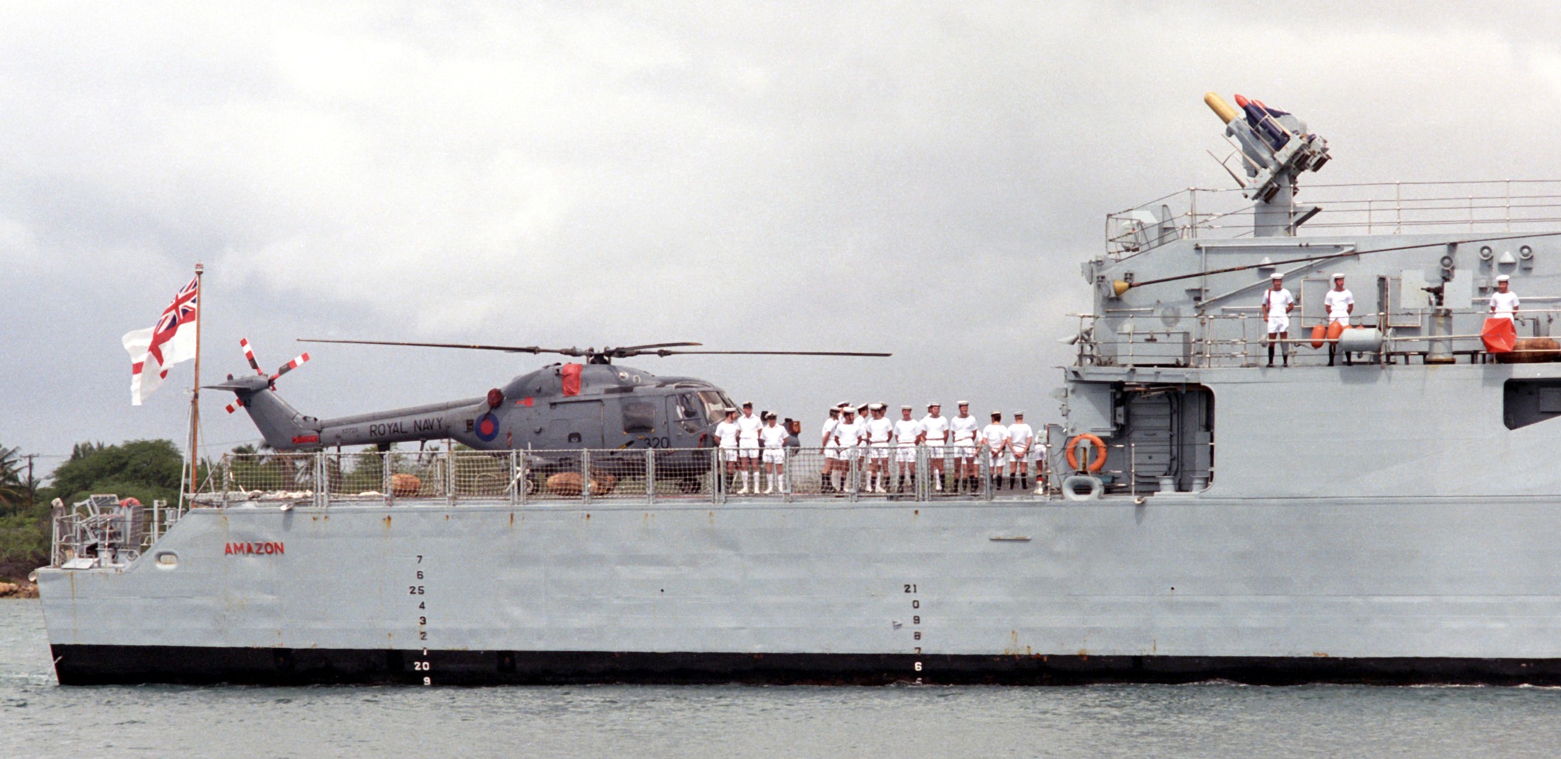 hms amazon f 169 class frigate flight deck hangar lynx helicopter