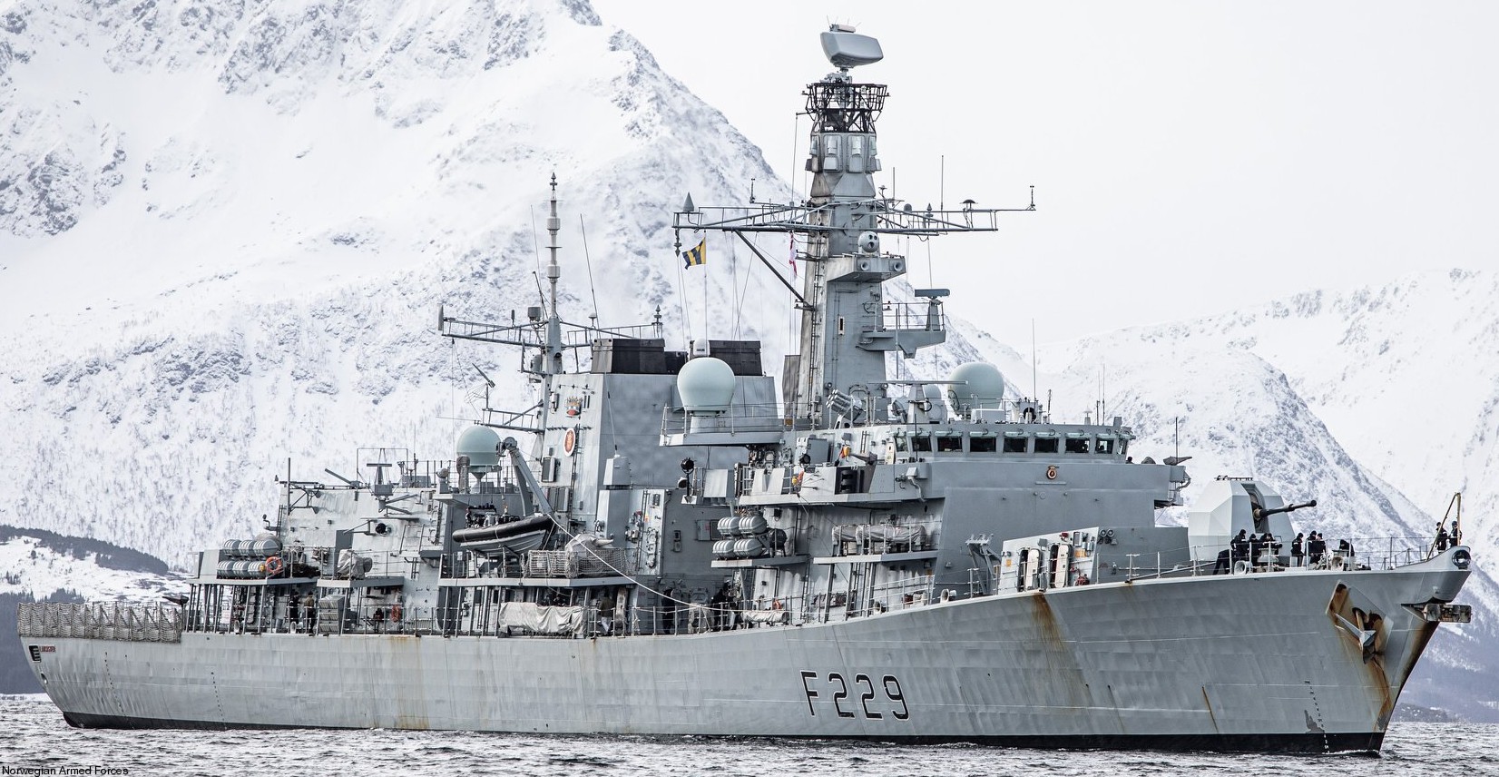 f229 hms lancaster type 23 duke class guided missile frigate royal navy 40