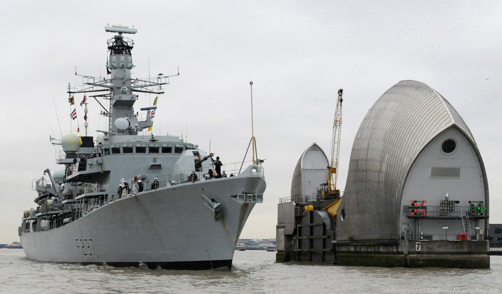 f-237 hms westminster type 23 duke class guided missile frigate ffg royal navy 09 thames barrier