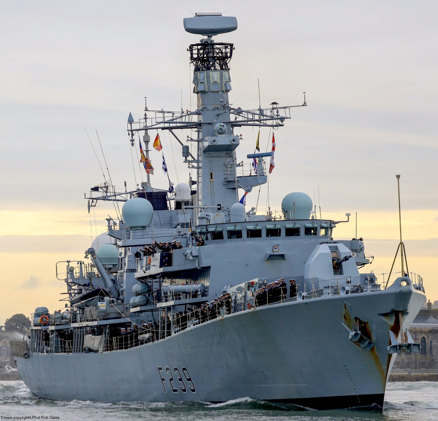 f-239 hms richmond type 23 duke class guided missile frigate ffg royal navy 25 devonport