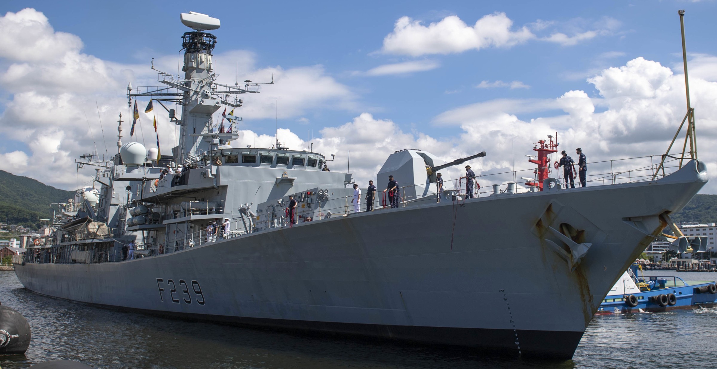 f-239 hms richmond type 23 duke class guided missile frigate ffg royal navy 42 sasebo japan