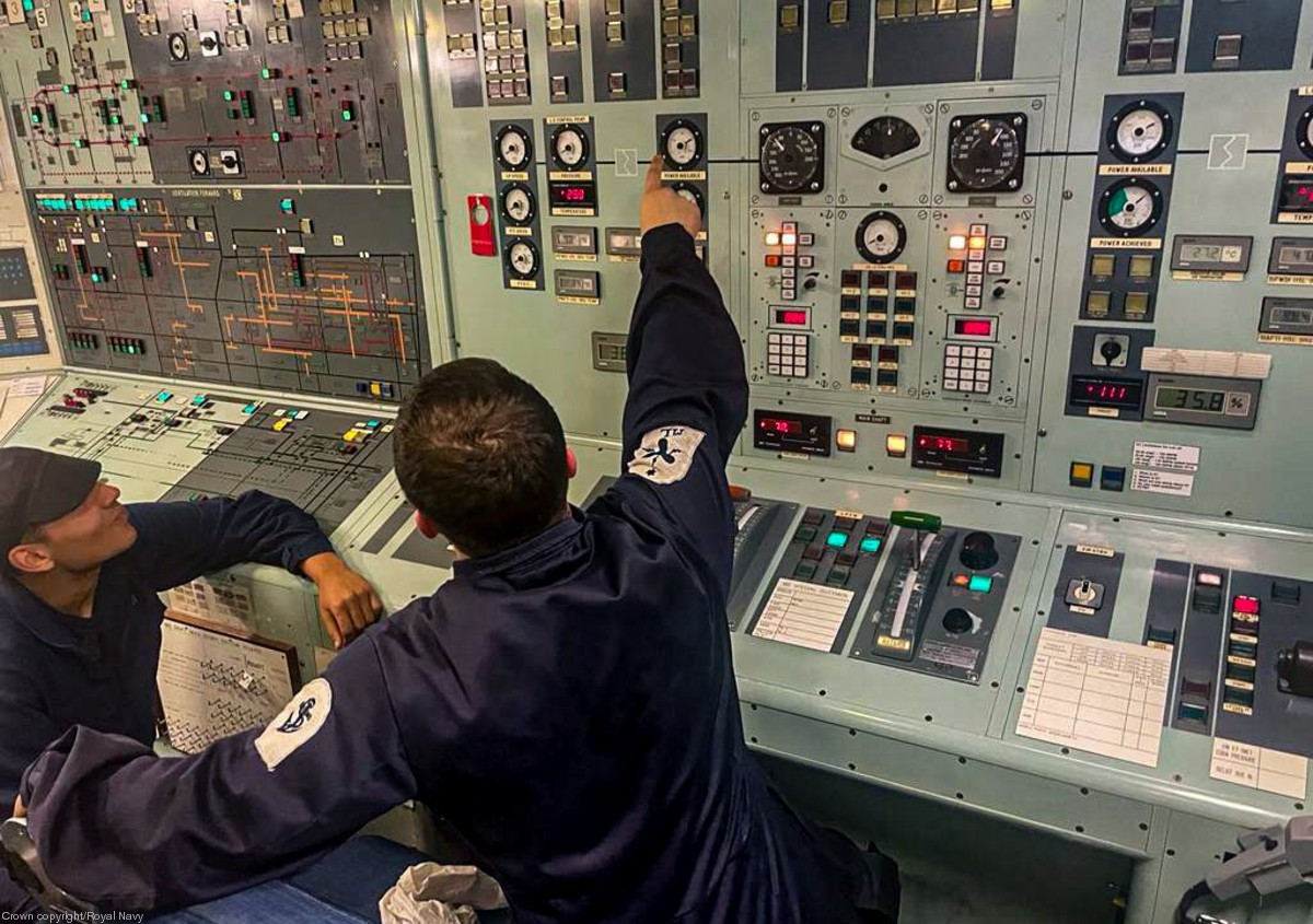 f-78 hms kent type 23 duke class guided missile frigate ffg royal navy 17