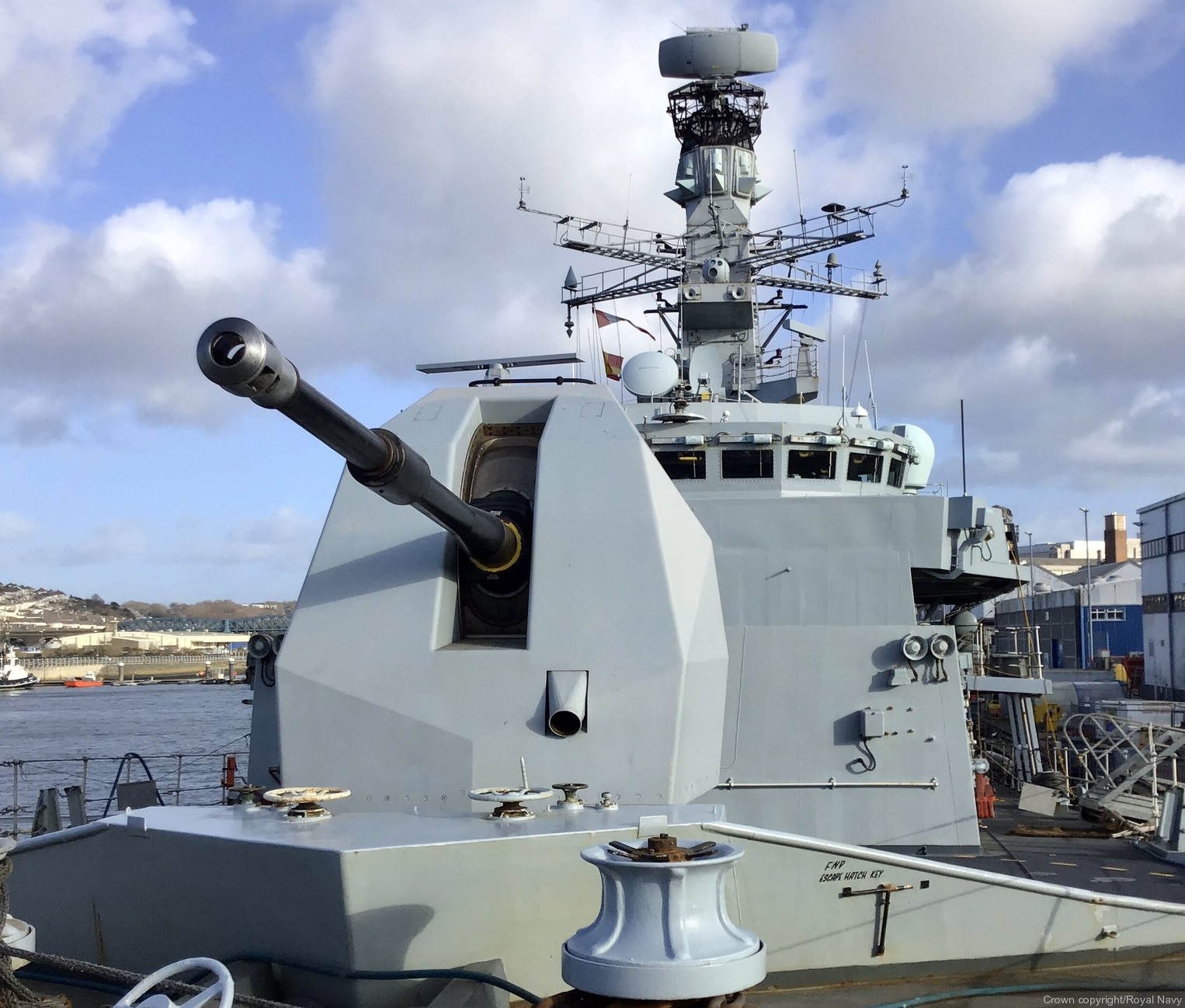 f-81 hms sutherland type 23 duke class guided missile frigate ffg royal navy 24 mark 8 gun