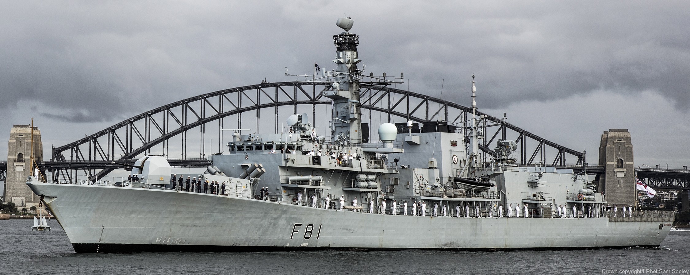 f-81 hms sutherland type 23 duke class guided missile frigate ffg royal navy 41 sydney australia