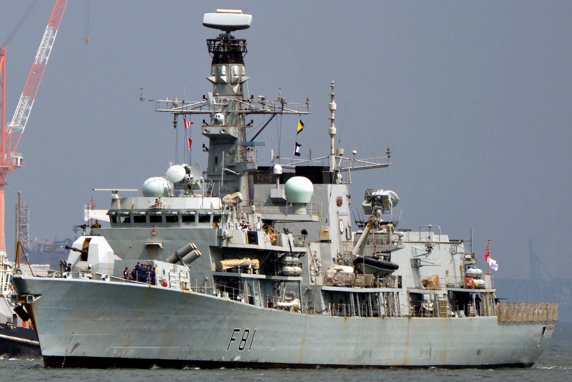 f-81 hms sutherland type 23 duke class guided missile frigate ffg royal navy 51 yokosuka
