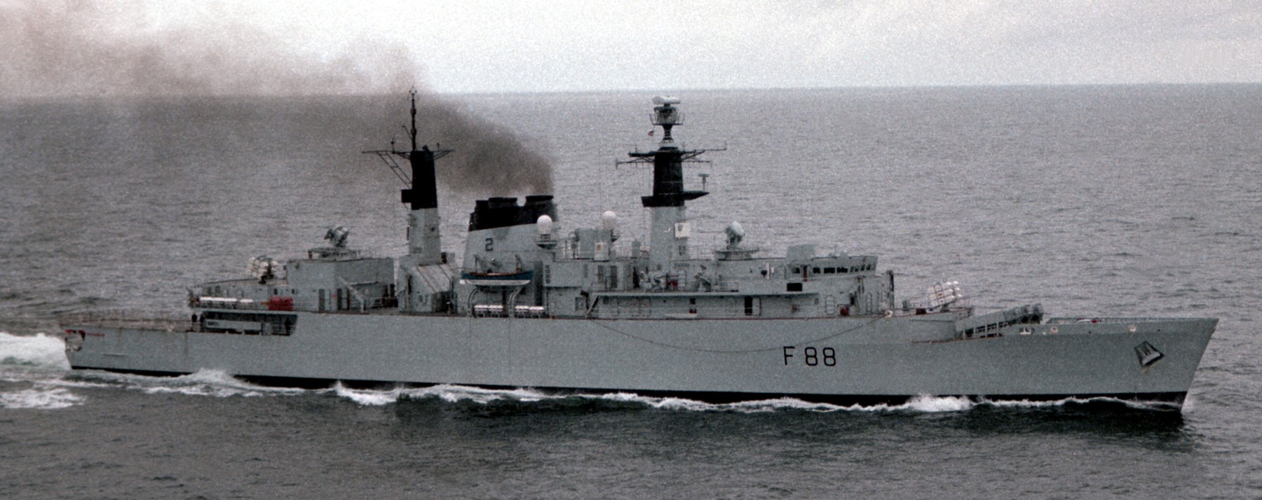 f88 hms broadsword type 22 class frigate royal navy