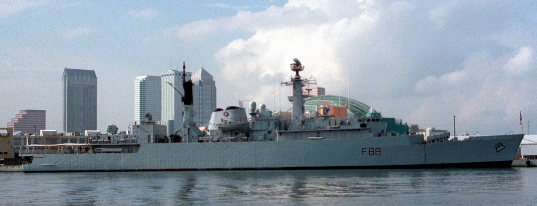 f88 hms broadsword type 22 frigate