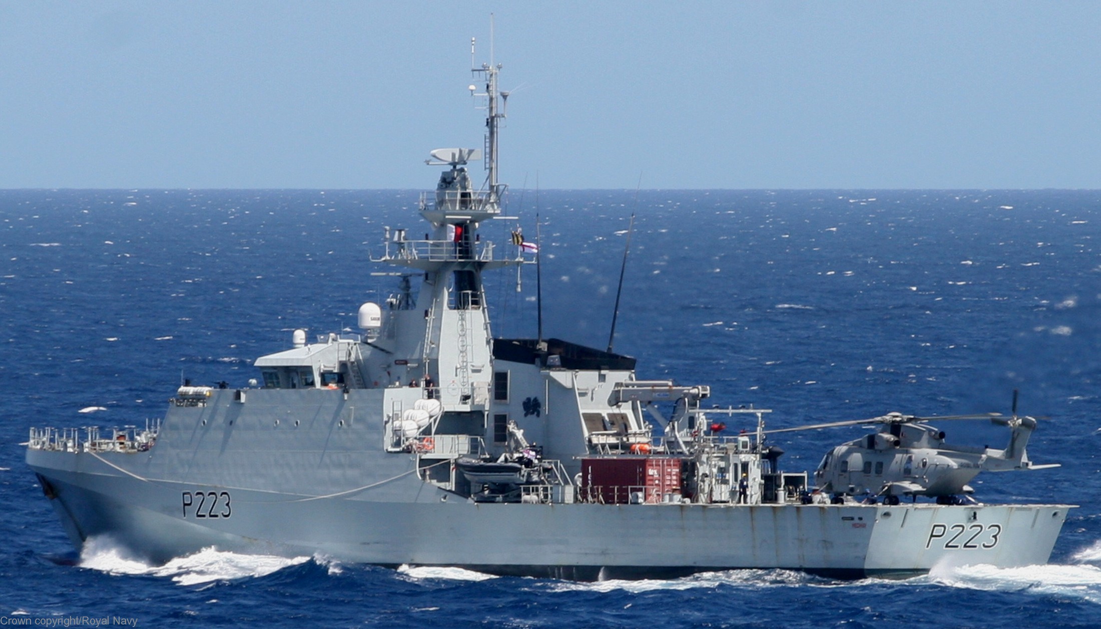 p-223 hms medway river class offshore patrol vessel opv royal navy 22 merlin hc.4