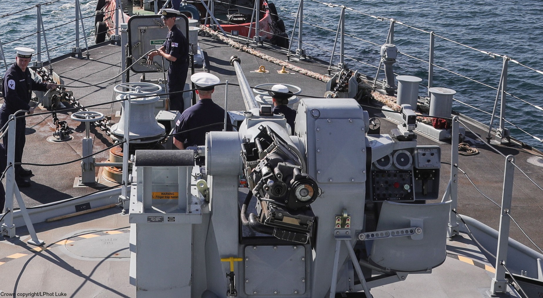 p-224 hms trent river class offshore patrol vessel opv royal navy 07 ds30m machine gun