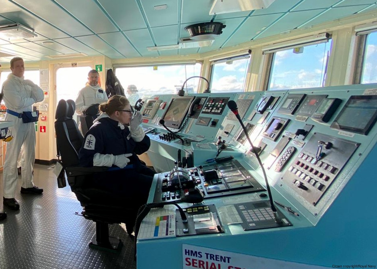 p224 hms trent river class offshore patrol vessel opv royal navy 39 bridge helm