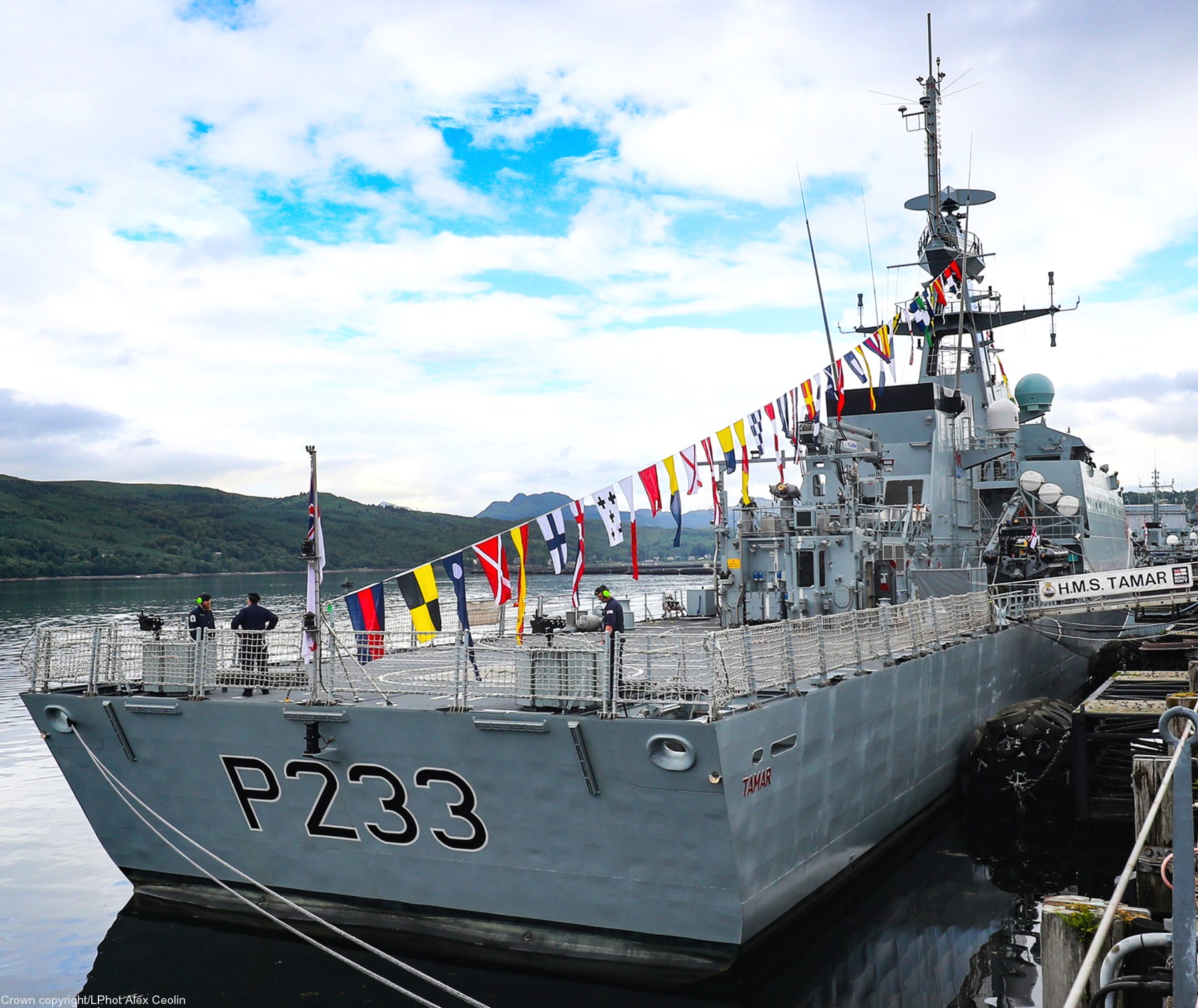 hms tamar p-233 river class offshore patrol vessel royal navy
