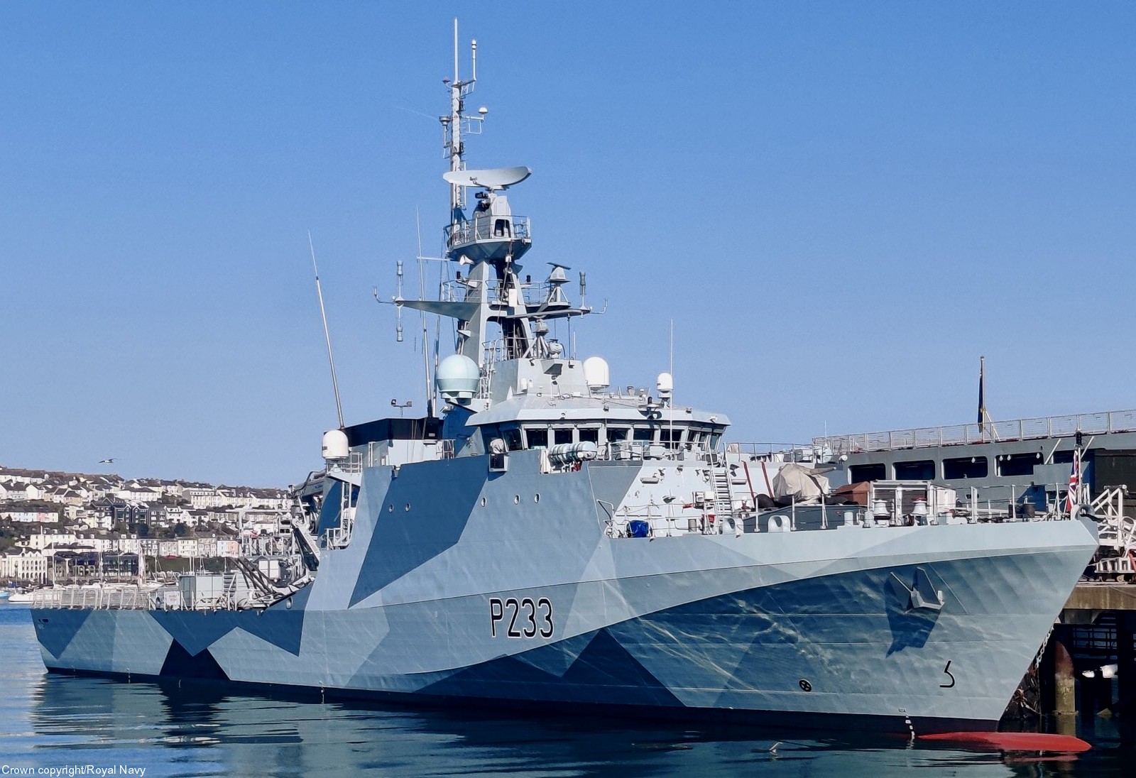 p233 hms tamar river class offshore patrol vessel opv royal navy 19 dazzle camouflage painting