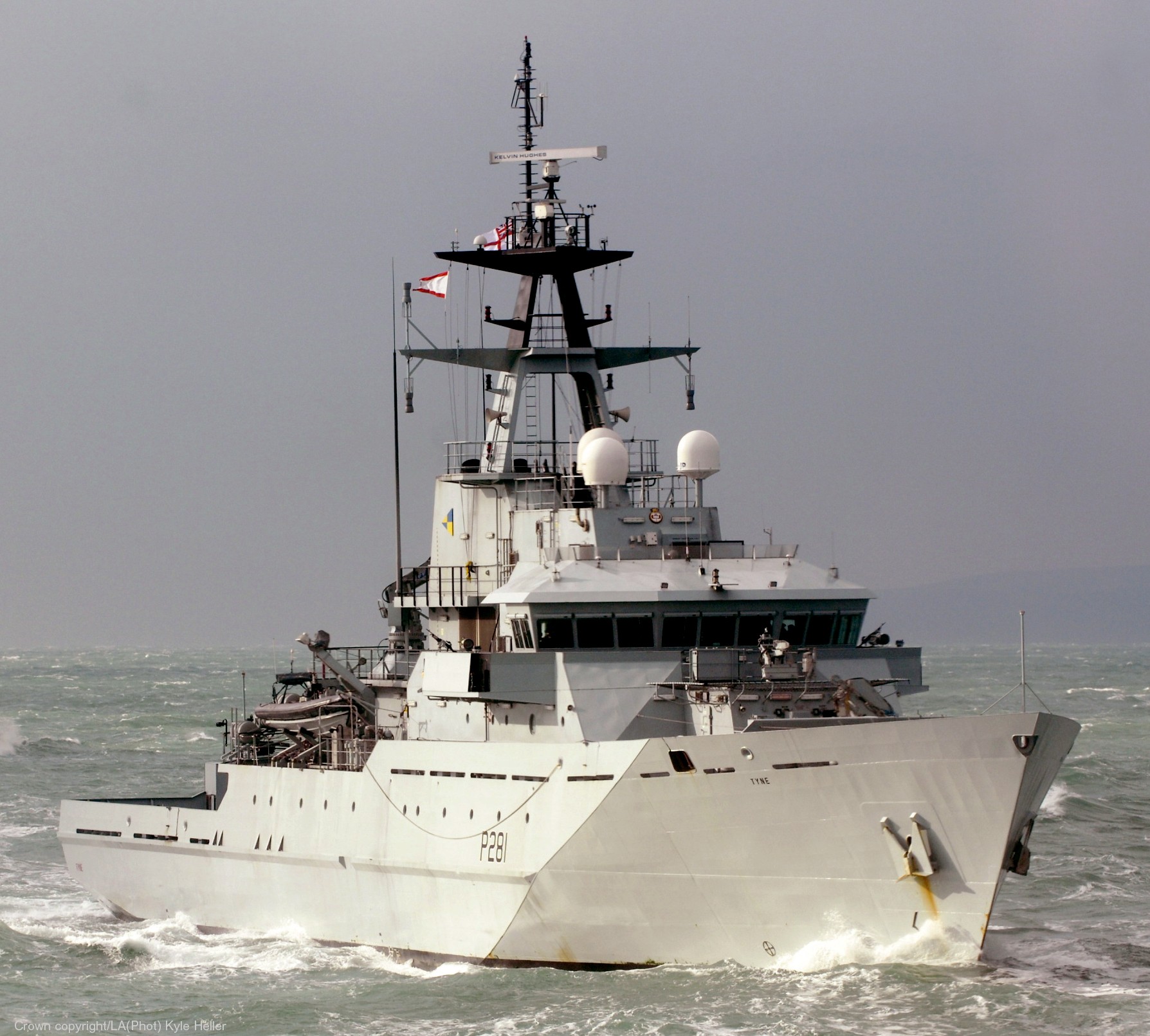 p-281 hms tyne river class offshore patrol vessel royal navy 04