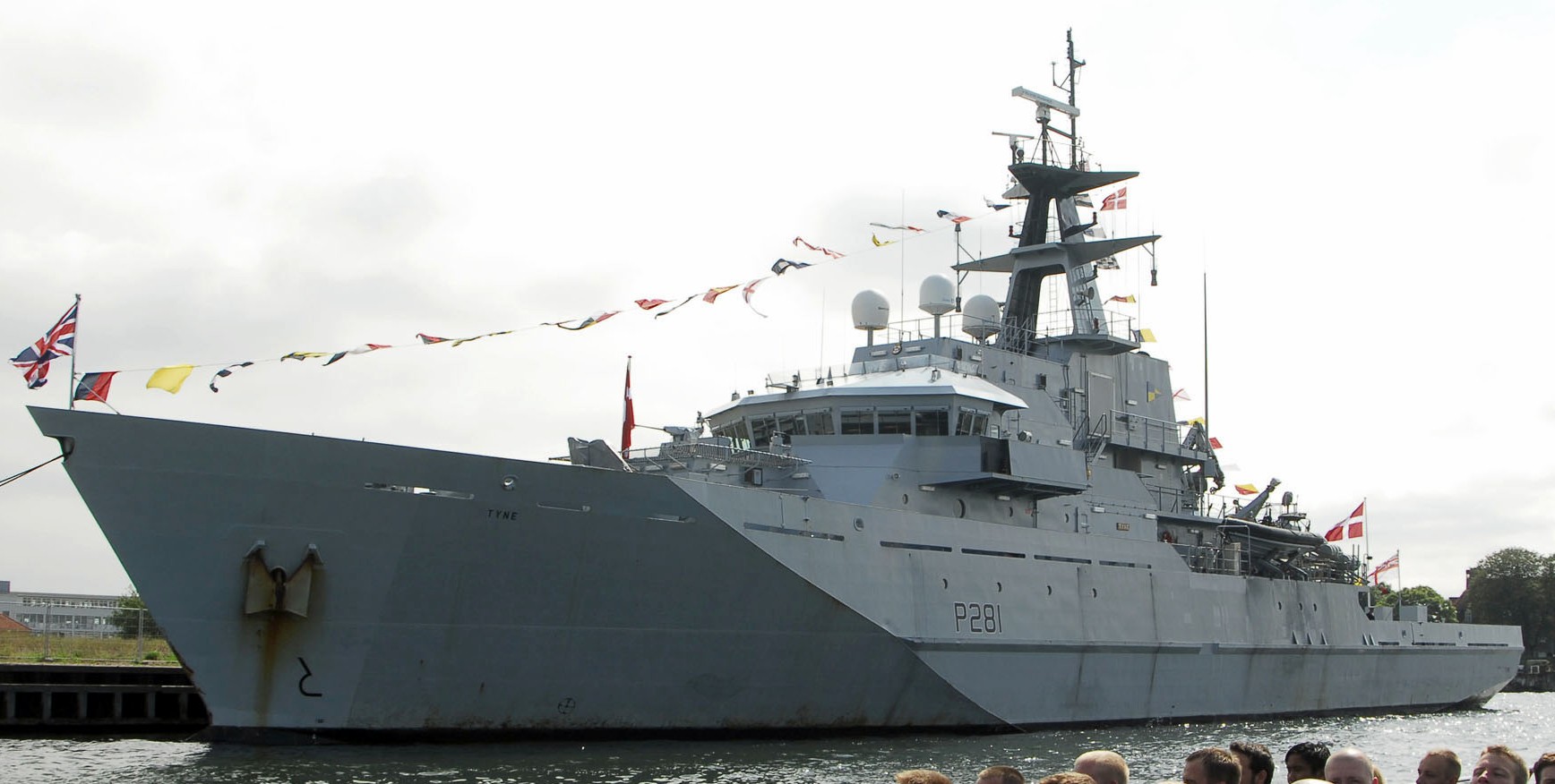 p281 hms tyne river class offshore patrol vessel opv royal navy 09