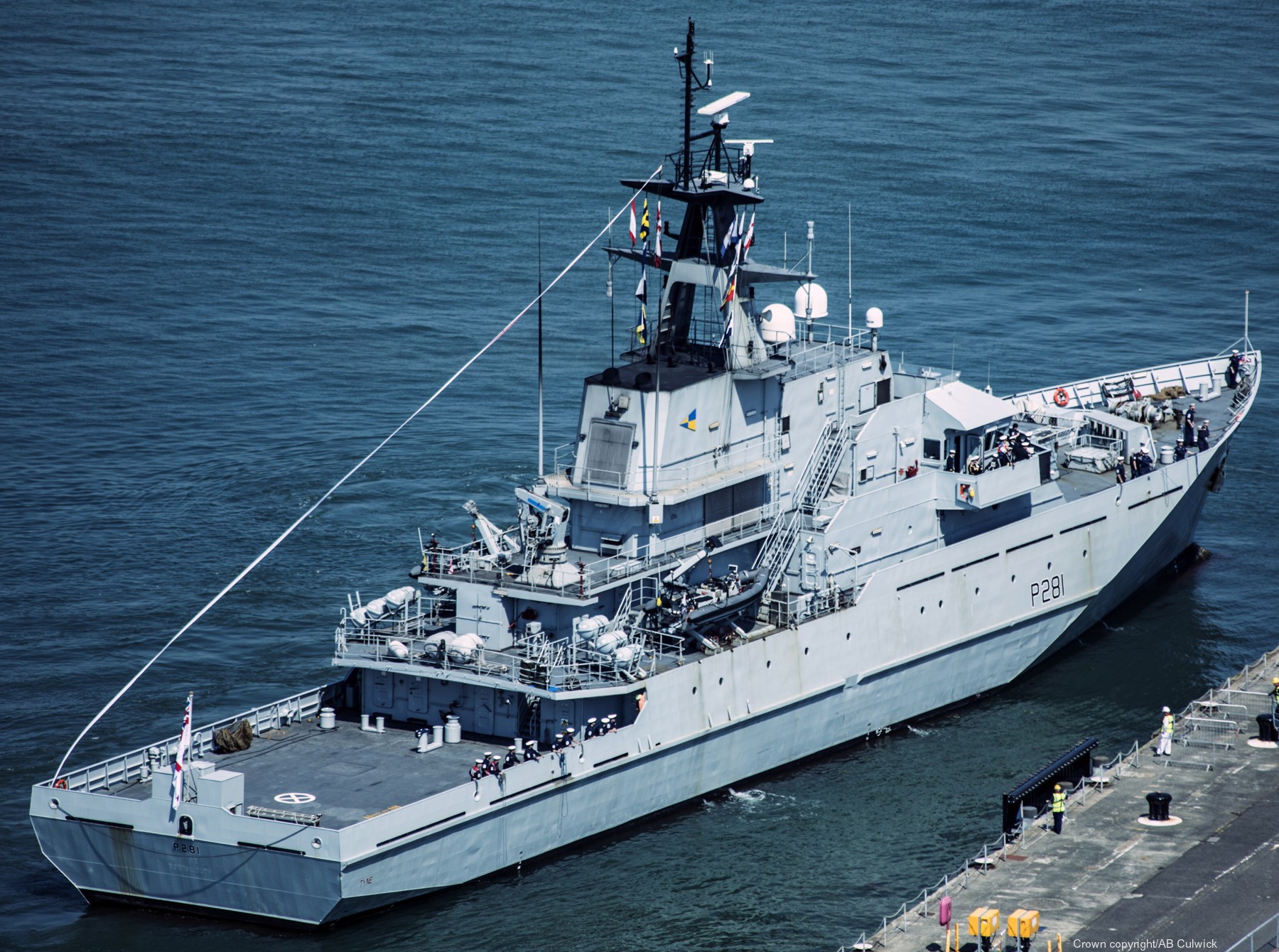 p281 hms tyne river class offshore patrol vessel opv royal navy 15