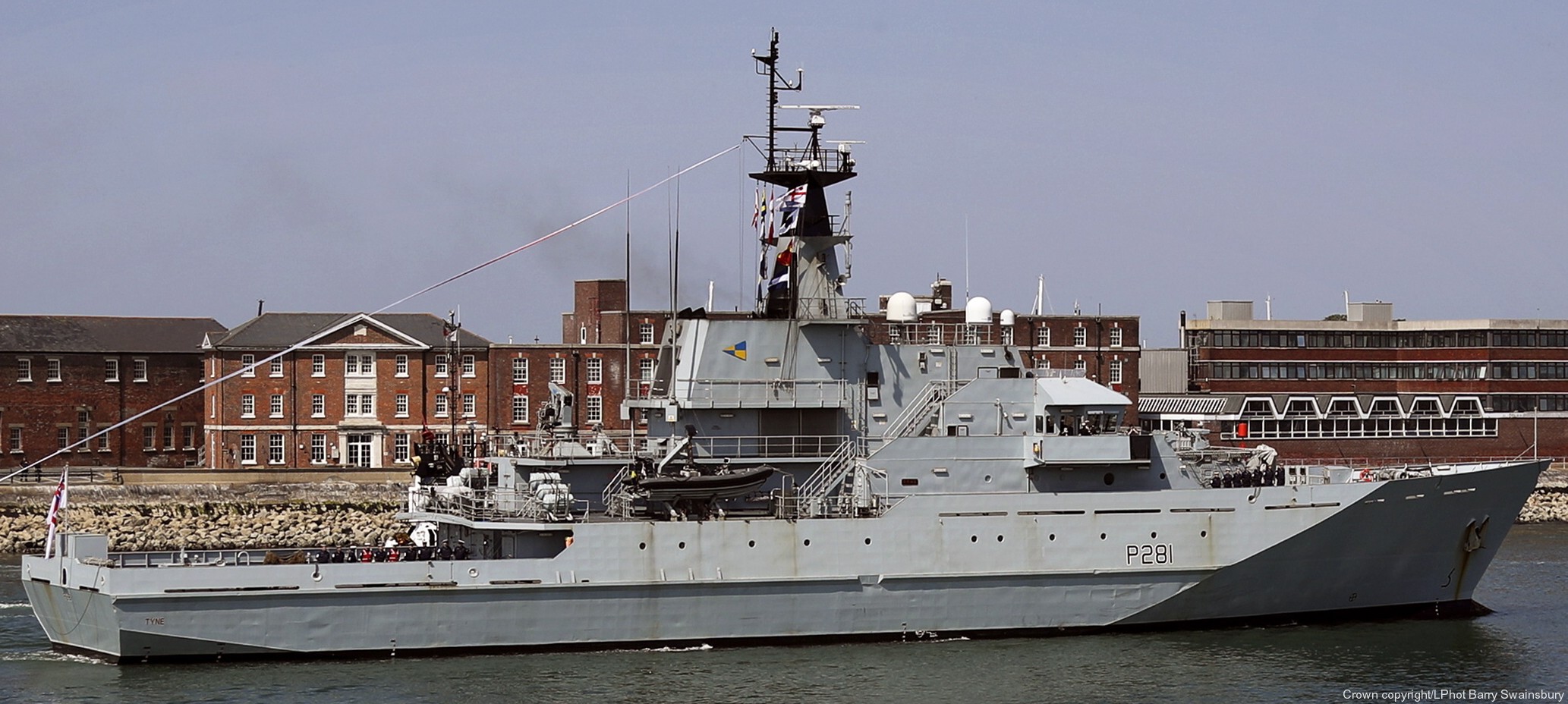 p281 hms tyne river class offshore patrol vessel opv royal navy 22