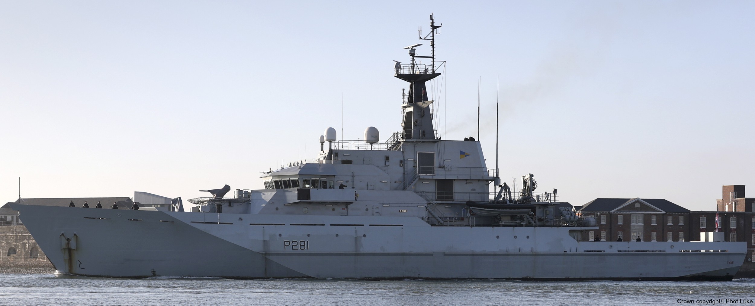 p281 hms tyne river class offshore patrol vessel opv royal navy 25