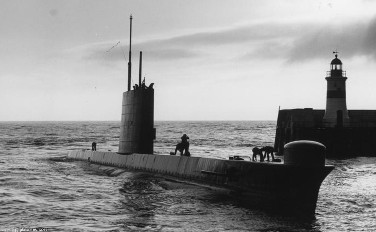 s05 hms finwhale porpoise class attack submarine ssk patrol royal navy 02