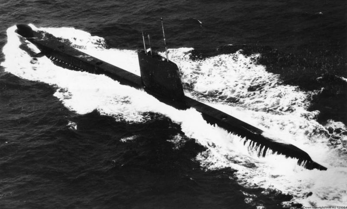 s07 hms sealion porpoise class attack submarine ssk patrol royal navy 03