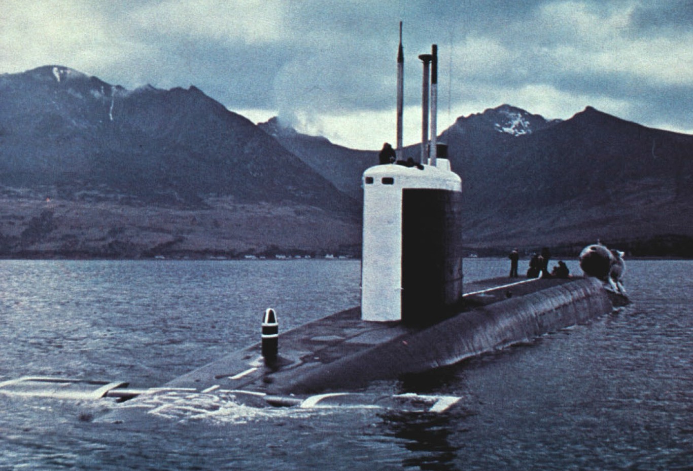 resolution class ballistic missile submarine ssbn royal navy