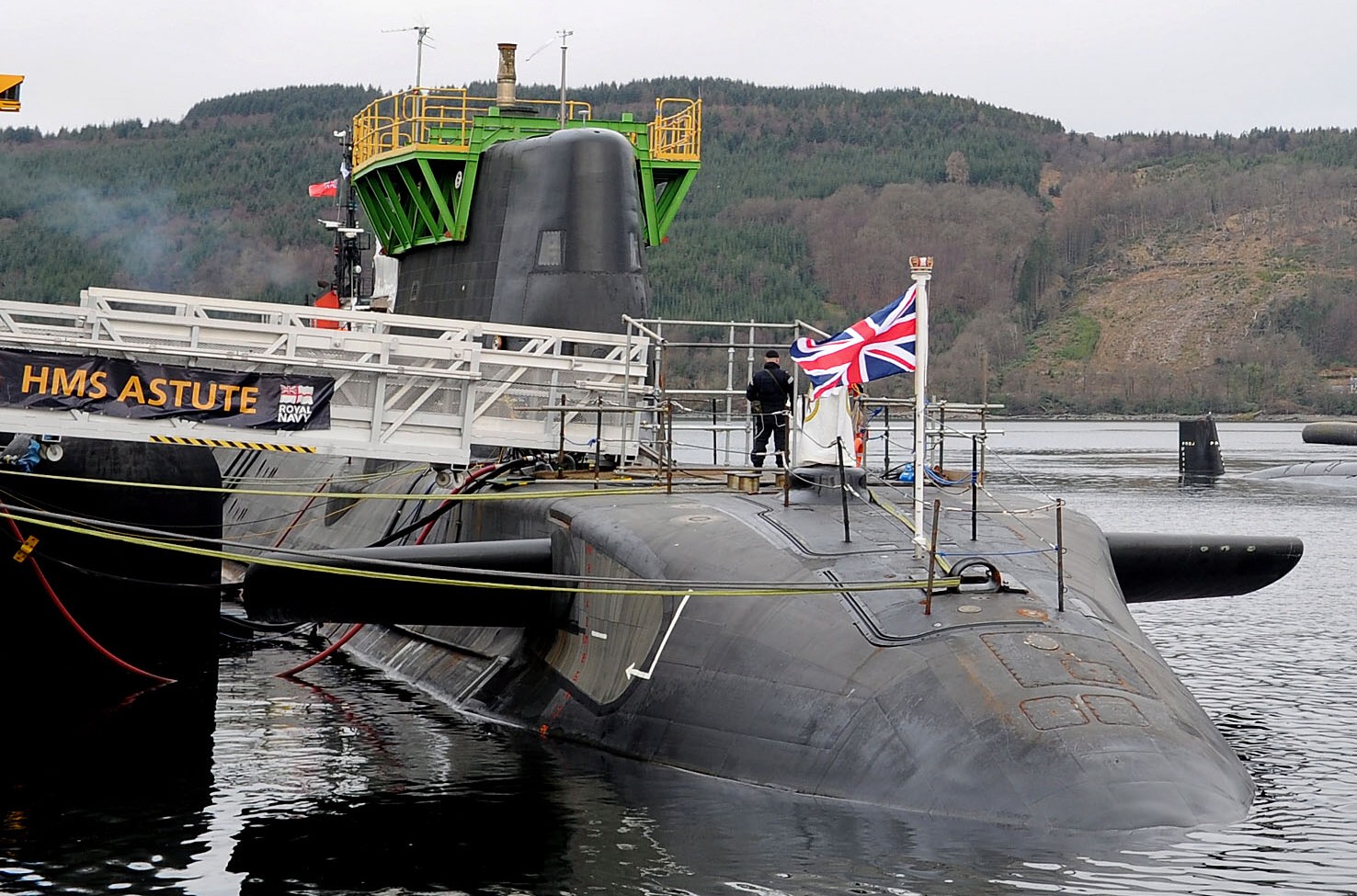 s119 hms astute s-119 attack submarine ssn hunter killer royal navy 32