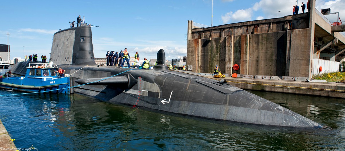 s121 hms artful s-121 astute class attack submarine ssn hunter killer royal navy 10